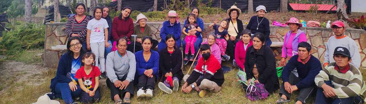 Peru: Feliciano, um novo hóspede do Hogarcito, confira essa história. Na foto, um grupo de pessoas que trabalham e frequentam um centro para idosos do Peru.
