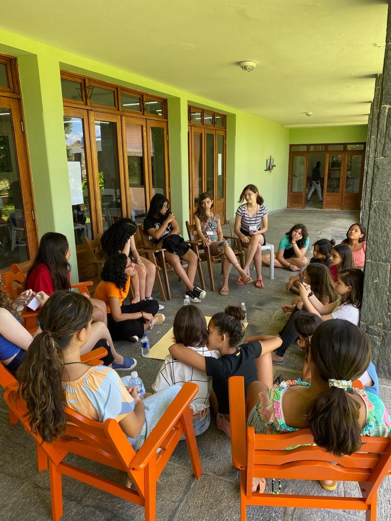 Pré-adolescentes reunidos durante o congresso Gen 3 na Mariápolis Santa Maria.
