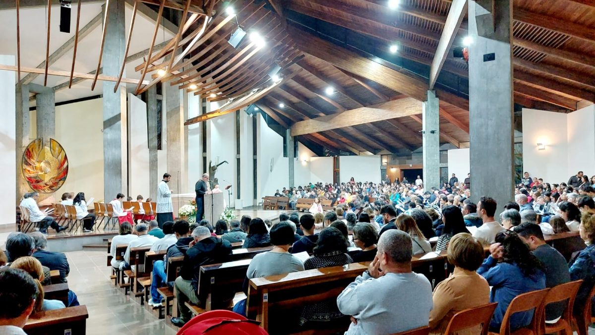 Igreja de Jesus Eucaristia na Mariápolis Ginetta celebra a festa do padroeiro em Corpus Christi
