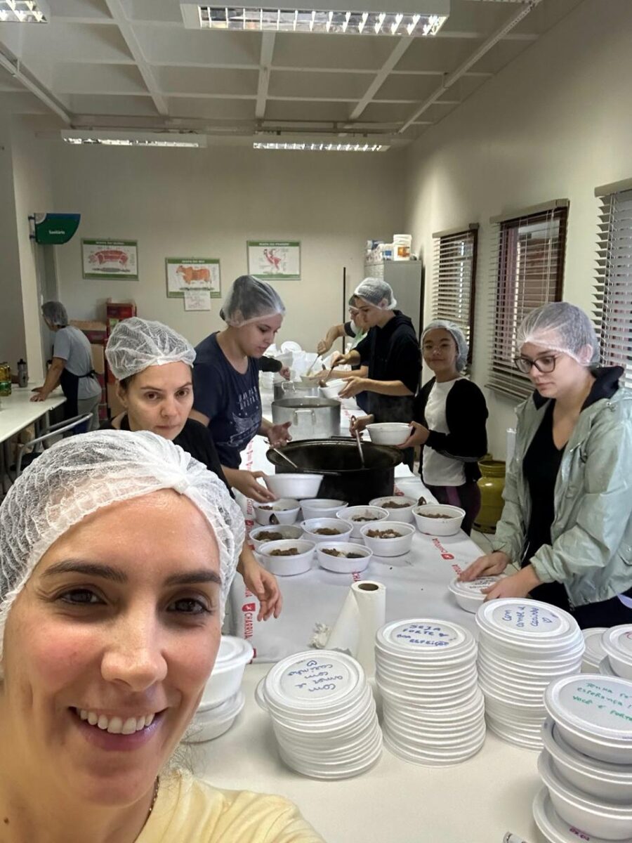 Voluntárias e voluntários em Lajeado, Rio Grande do Sul.