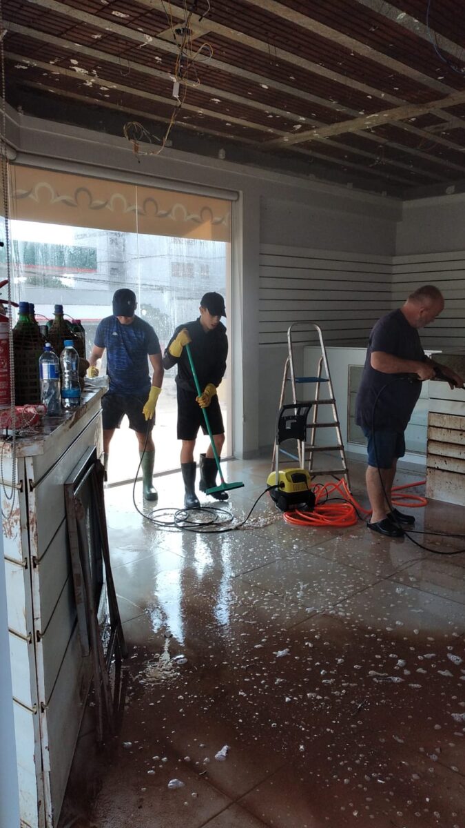 Voluntárias e voluntários em Lajeado, Rio Grande do Sul.