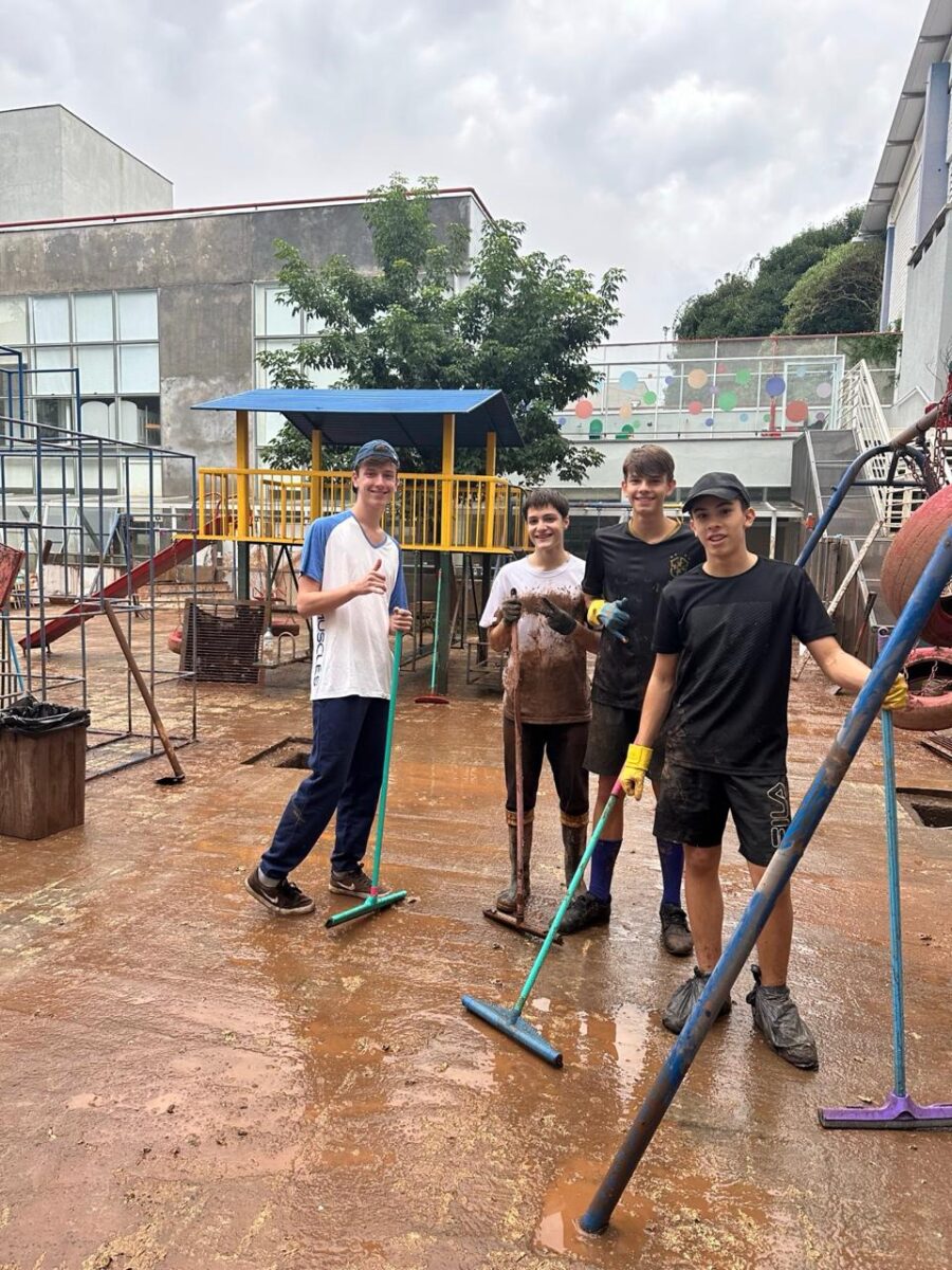 Voluntários em Lajeado, Rio Grande do Sul.